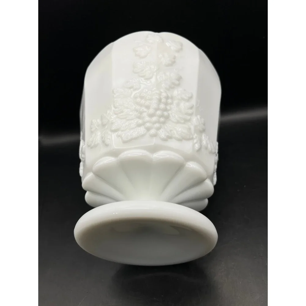 Vtg‎ White Glass Westmoreland Grapevine Pedestal Vase Scalloped Rim 6